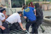 合盘八字洛杉矶之后，纽约也乱了，超20人被捕